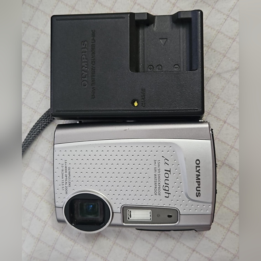 Olympus Stylus Tough 3005 /µ mju Tough 12.0 MP Digital Camera (working)